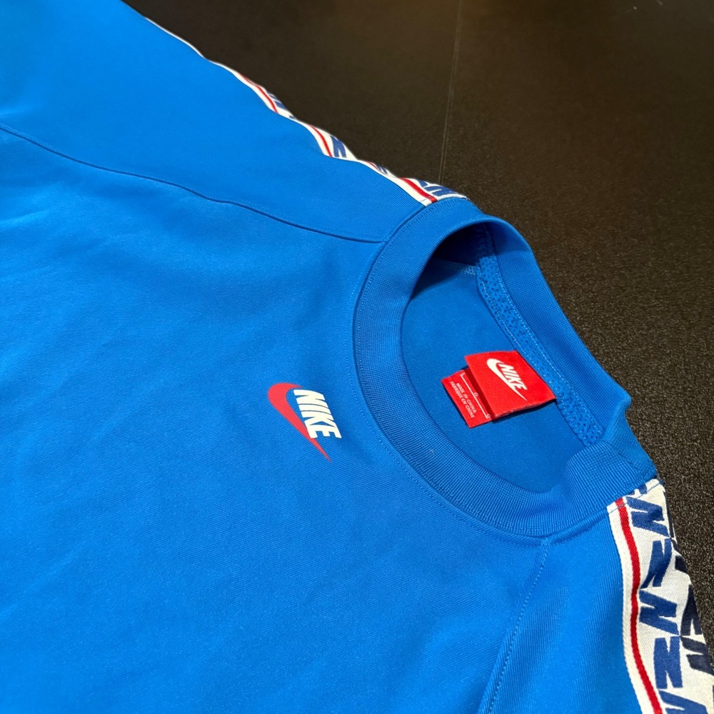 Nike Sportswear (NSW) taped shirt Large bright blue logo jersey